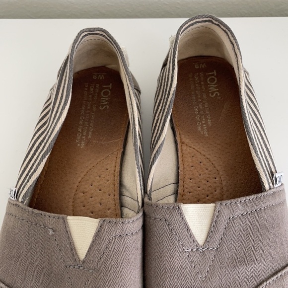 Toms University Ash Grey Striped Espadrille Flats - Picture 4 of 10